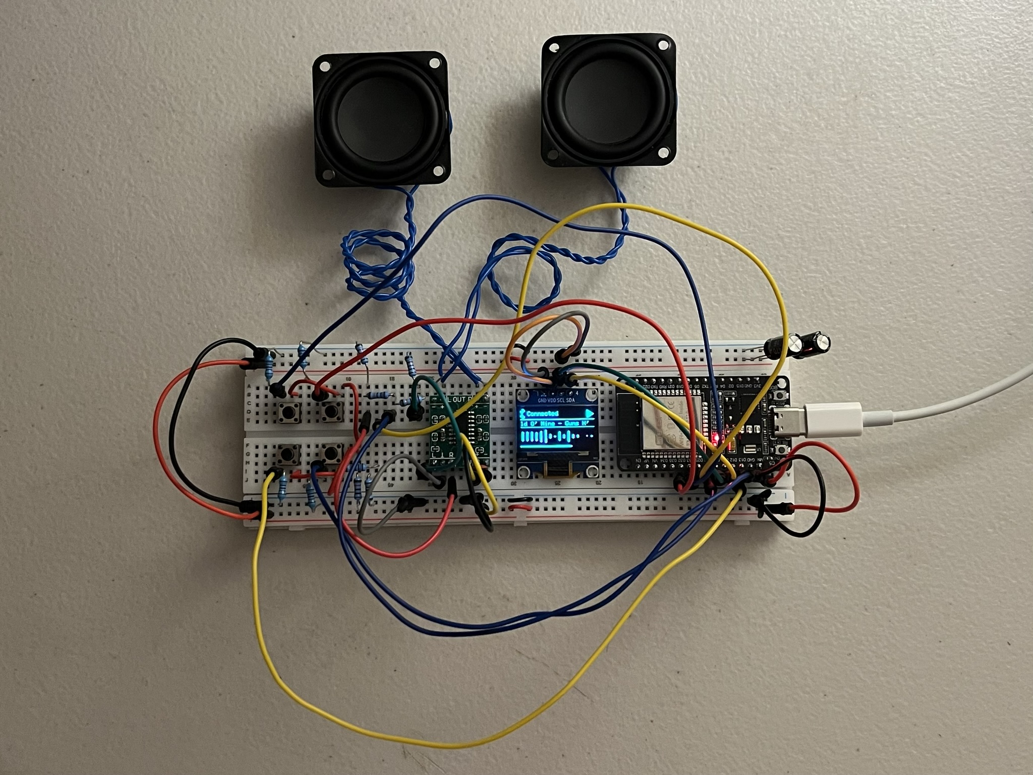 ESP32 Bluetooth Speaker with FFT Spectrum Analyser